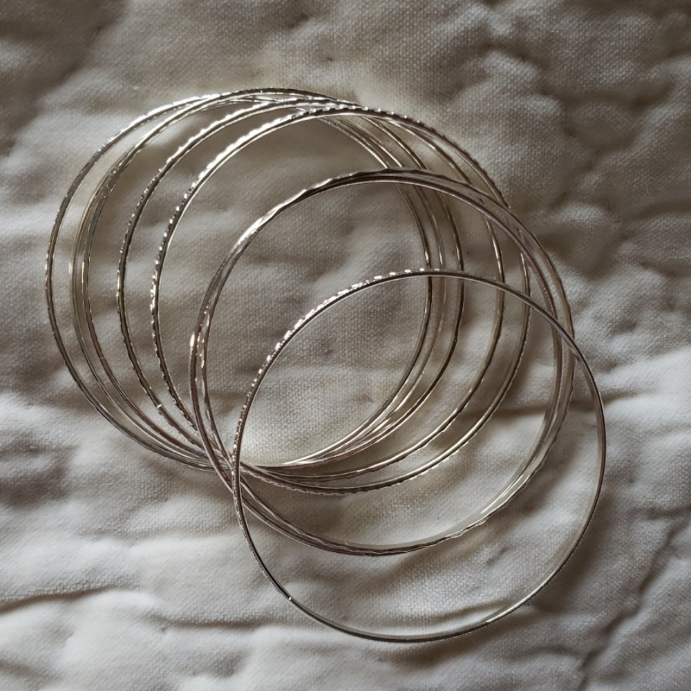 NWOT Set of 8 silvertone bangle bracelets